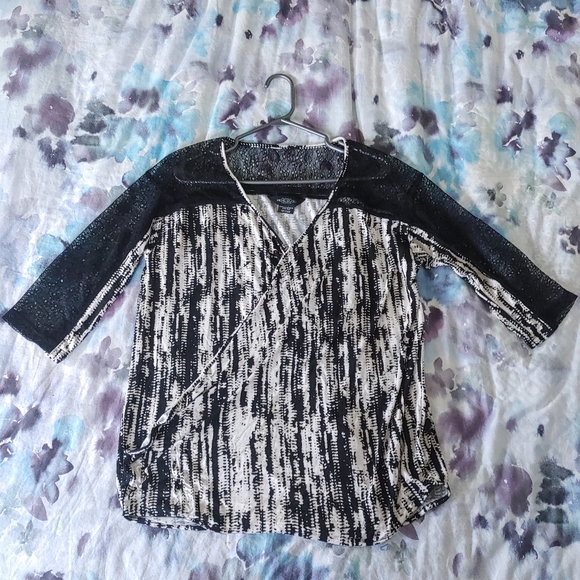 Michel Studio 3/4 Lace Sleeve Top - Picture 6 of 7